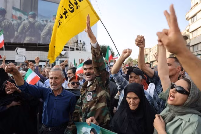 Người dân Tehran biểu tình phản đối Mỹ. (Ảnh: Reuters) Người dân Tehran biểu tình phản đối Mỹ. (Ảnh: Reuters)