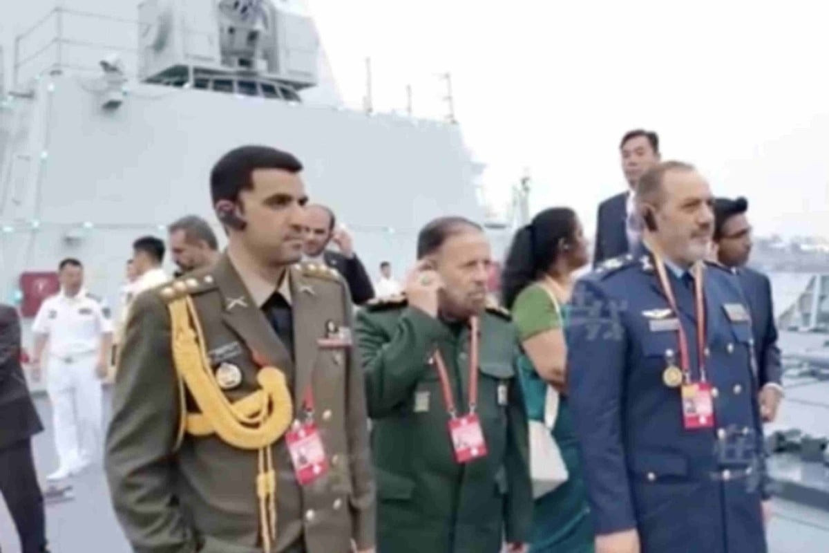 Các bộ trưởng quốc phòng thăm tàu chiến Trung Quốc. (Ảnh: CCTV)