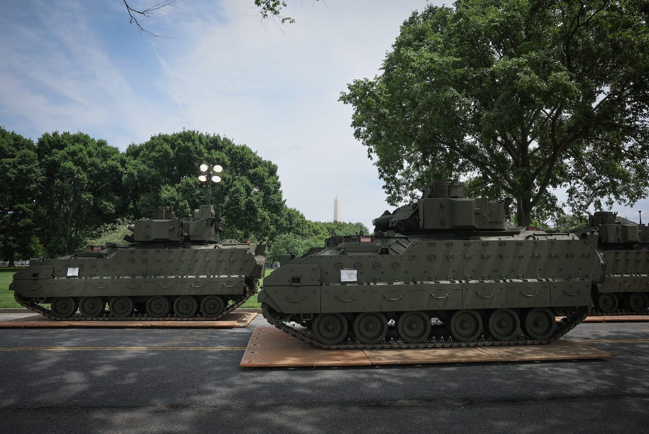 Xe quân sự tập trung tại Washington trước lễ duyệt binh. (Ảnh: Getty Images) Xe quân sự tập trung tại Washington trước lễ duyệt binh. (Ảnh: Getty Images)