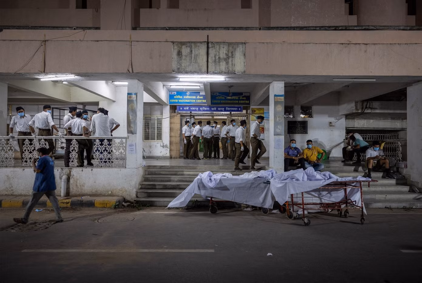 Thi thể những người thiệt mạng trong vụ tai nạn máy bay. (Ảnh: Reuters) Thi thể những người thiệt mạng trong vụ tai nạn máy bay. (Ảnh: Reuters)