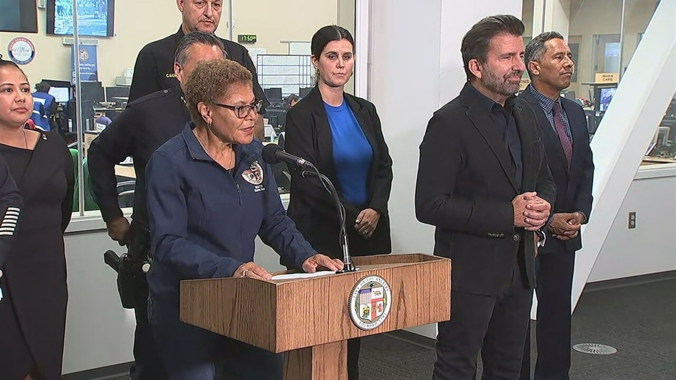 Thị trưởng Los Angeles Karen Bass tại cuộc họp báo ngày 11/6. (Ảnh: ABC News) Thị trưởng Los Angeles Karen Bass tại cuộc họp báo ngày 11/6. (Ảnh: ABC News)