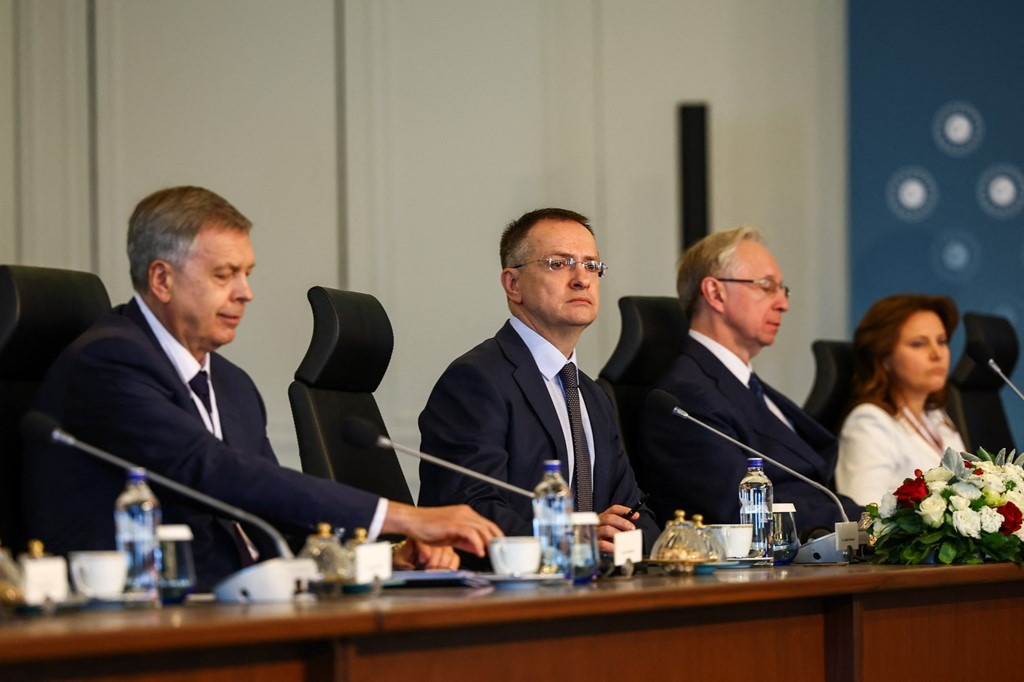 Trưởng phái đoàn Nga tại cuộc đàm phán - Trợ lý tổng thống Nga Vladimir Medinsky. (Ảnh: Reuters)