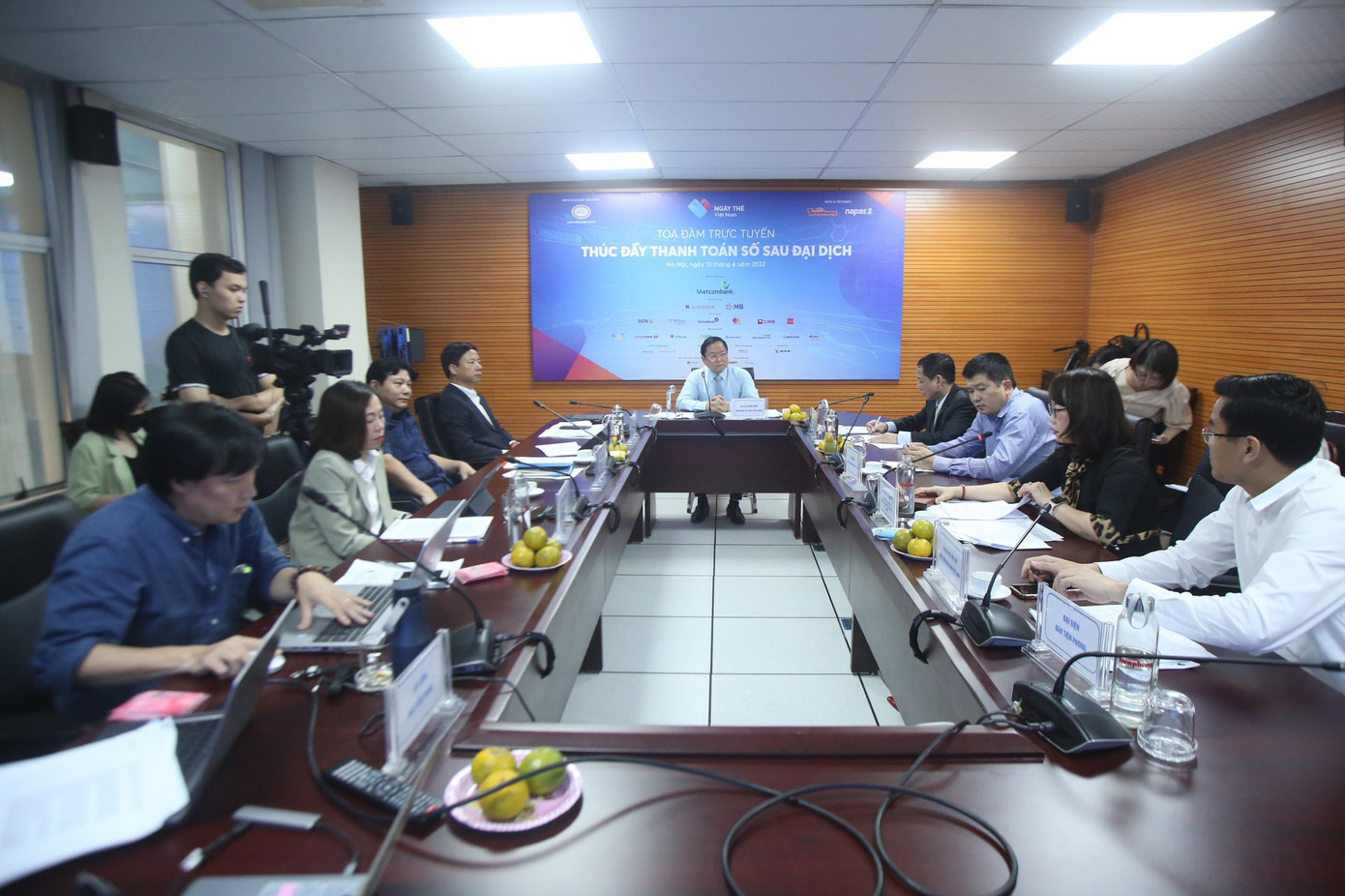 Toạ đàm "Thúc đẩy thanh toán số trong đại dịch" Toạ đàm "Thúc đẩy thanh toán số trong đại dịch"