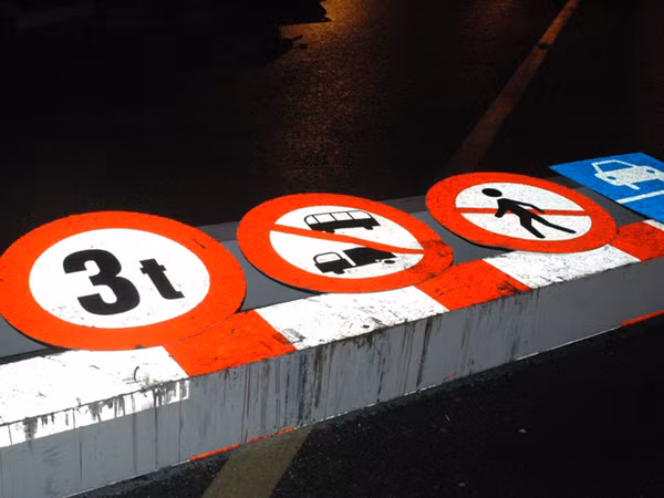 Biển cấm xe buýt lưu thông 