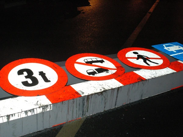 Biển cấm xe buýt lưu thông 