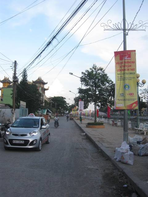 Lồng đèn trên đường Diện Biên Phủ đã tháo dỡ