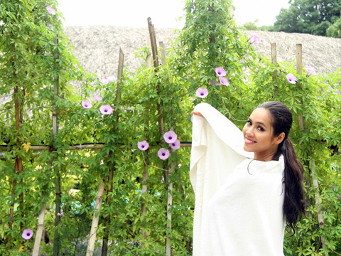 Đến Nha Trang, Hoàng My cũng không quên tự thưởng cho mình một buổi tắm bùn để thư giãn