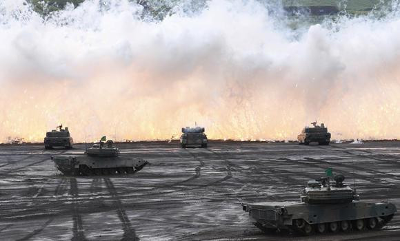 Tận trận bắn đạn thật, Nhật Bản khoe dàn vũ khí 'khủng' ảnh 8