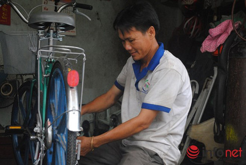 10 năm ở trọ, gom góp tặng xe đạp cho học trò nghèo ảnh 1