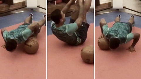 Depay là hình mẫu về… tập gym ảnh 2