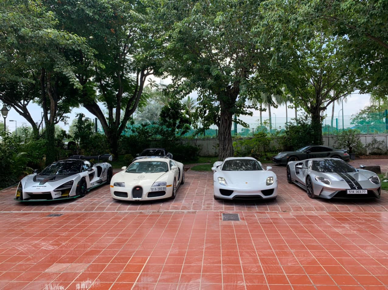 McLaren Senna, Bugatti Veyron, Porsche 918 Spyder, Ford GT là những chiếc hypercar thuộc sở hữu của ông Đặng Lê Nguyên Vũ.