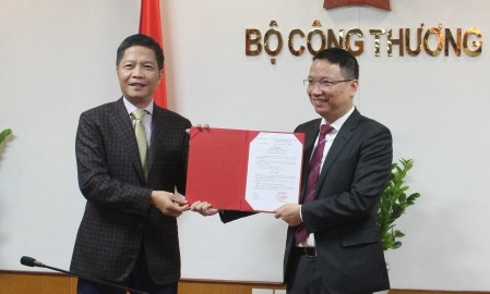 Xe công vào cửa máy bay đón 'người nhà': Bộ Công Thương sẽ có báo cáo ảnh 1