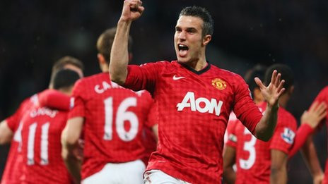 Van Persie lập hattrick trong ngày MU đăng quang sớm