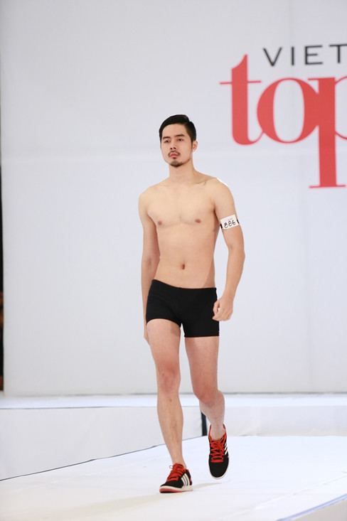 Tuy nhiên, anh chàng bị BGK phàn nàn về hình xăm