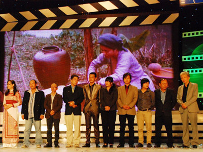 Đoàn làm phim “Long thành cầm giả ca” nhận giải Cánh diều Vàng Ảnh: Trọng Thịnh