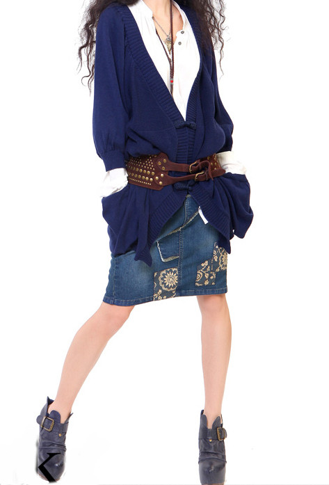 Áo sơ mi trắng với quần jeans sắn gấu đơn giản Thêm chiếc thắt lưng cá tính Thêm chiếc áo khoác nhẹ cho ngày lành lạnh Một phong cách mới khi chiếc áo kết hợp với quần ôm Mới mẻ khi đi cùng chiếc áo khoác nhẹ Biến hóa thành style rất "ngầu" rồi phải không? Dịu dàng mà cá tính khi đi cùng chiếc váy jean Thướt tha cùng chân váy bohemian.