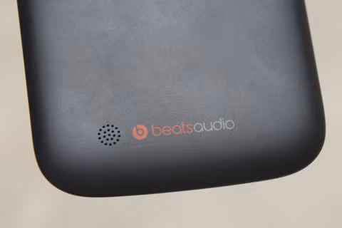 Loa của máy vẫn được hỗ trợ bởi Beats Audio