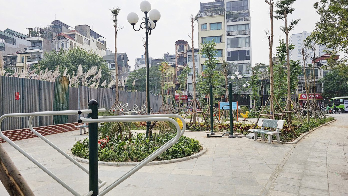 Bên cạnh đó, một phần khu đất được xây dựng khu vườn hoa, cây xanh phục vụ người dân.