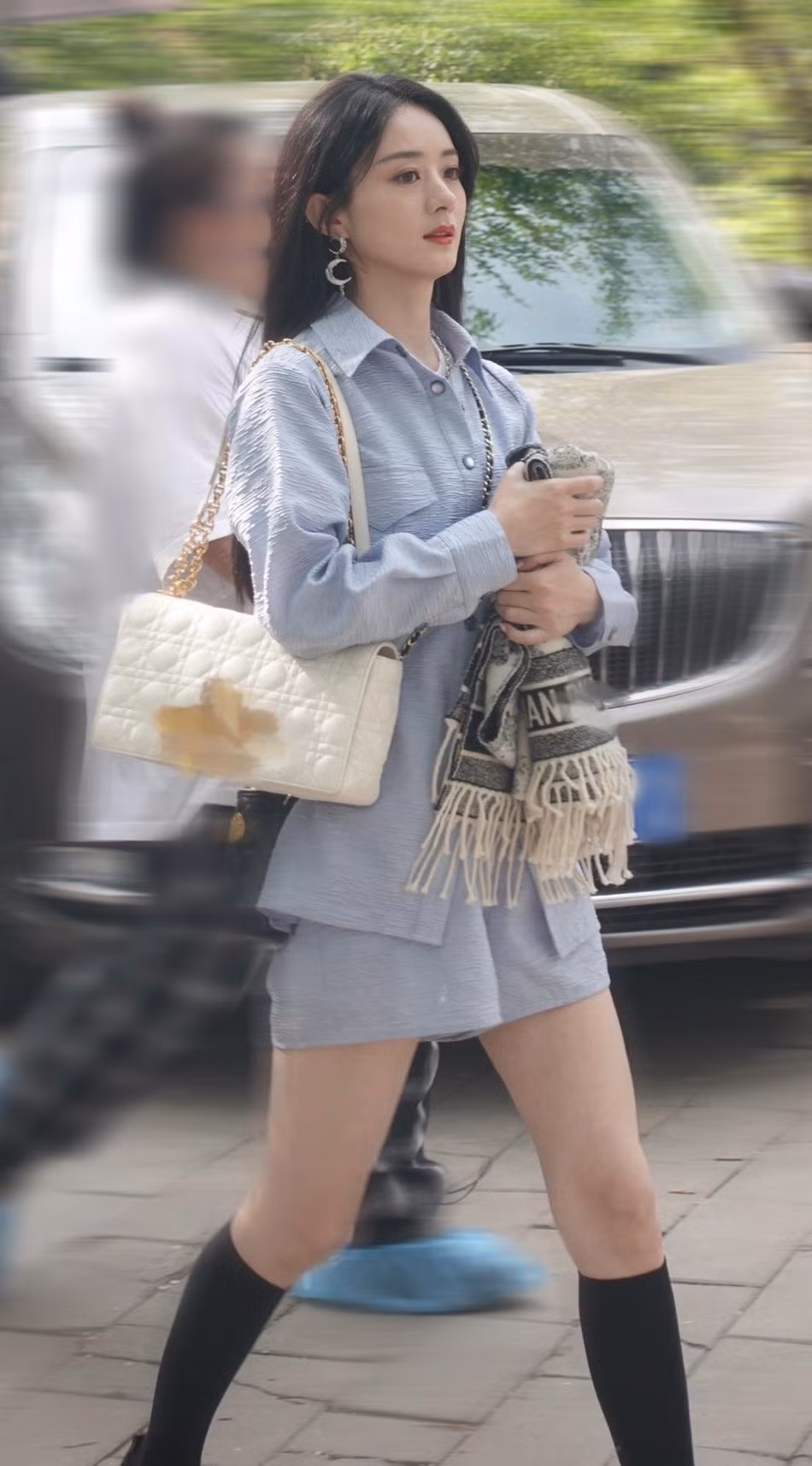 Bà mẹ "bỉm sữa" 34 tuổi trông như mới đầu hai mươi với phong cách thời trang trẻ trung, giản dị. Bà mẹ "bỉm sữa" 34 tuổi trông như mới đầu hai mươi với phong cách thời trang trẻ trung, giản dị.