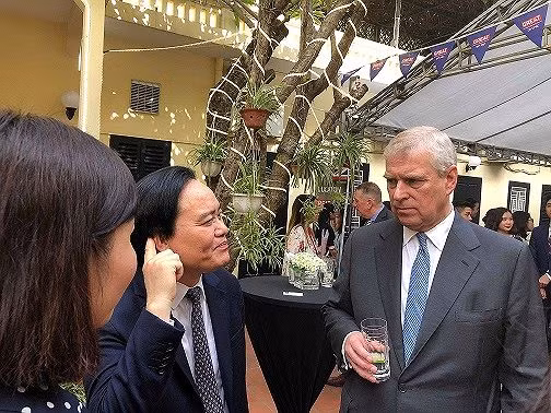 Xôn xao giữa Thủ đô, học sinh lớp 2 bị cô giáo phạt tát 50 cái? ảnh 2