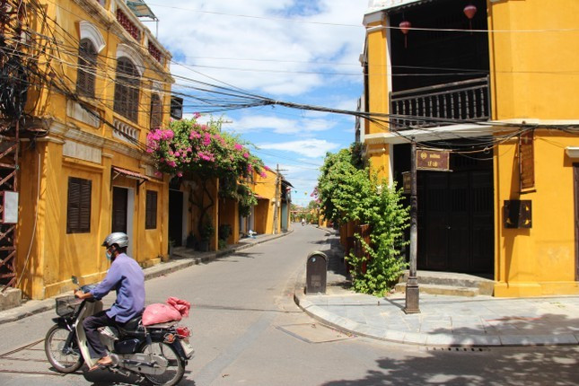 VietinBank rao bán gần 60 khách sạn, bất động sản khác nhau. Ảnh: Hoài Văn.