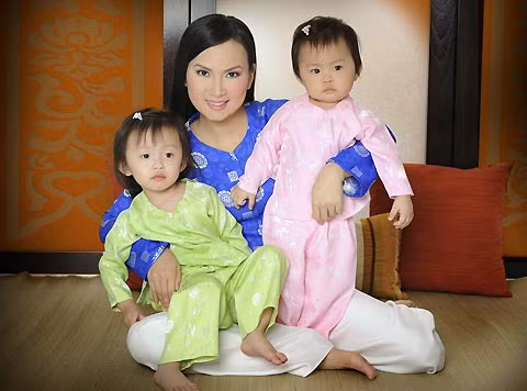 Hà Phương và 2 công chúa nhỏ