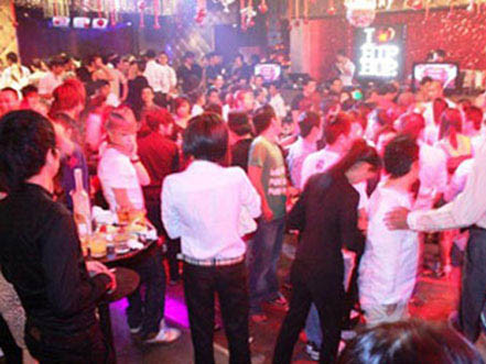 Ai sẽ giữ được mình trong thế giới "xô bồ" này?. Ai sẽ giữ được mình trong thế giới