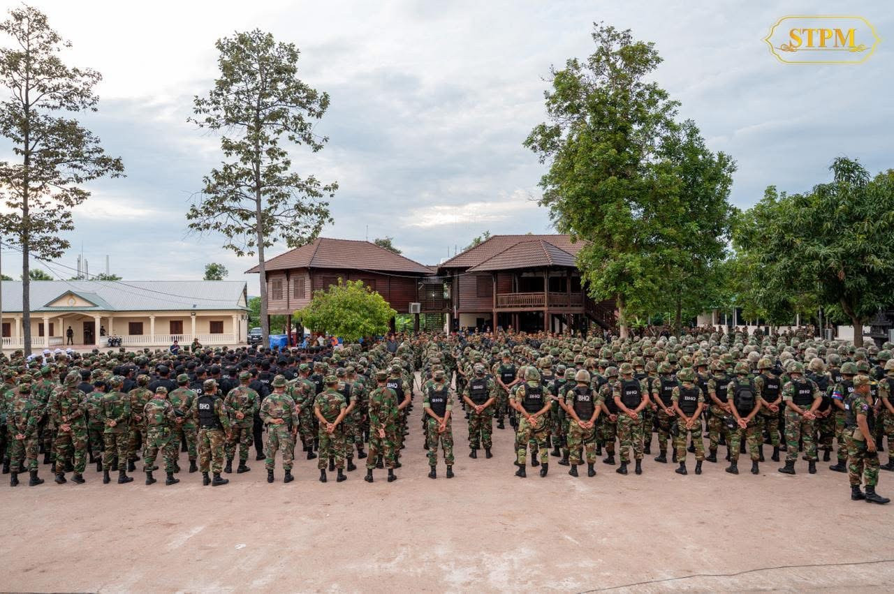 Hình ảnh lực lượng tuyến đầu ở Preah Vihear đón Thủ tướng Campuchia Hun Manet đến thăm. (Nguồn: Fb)