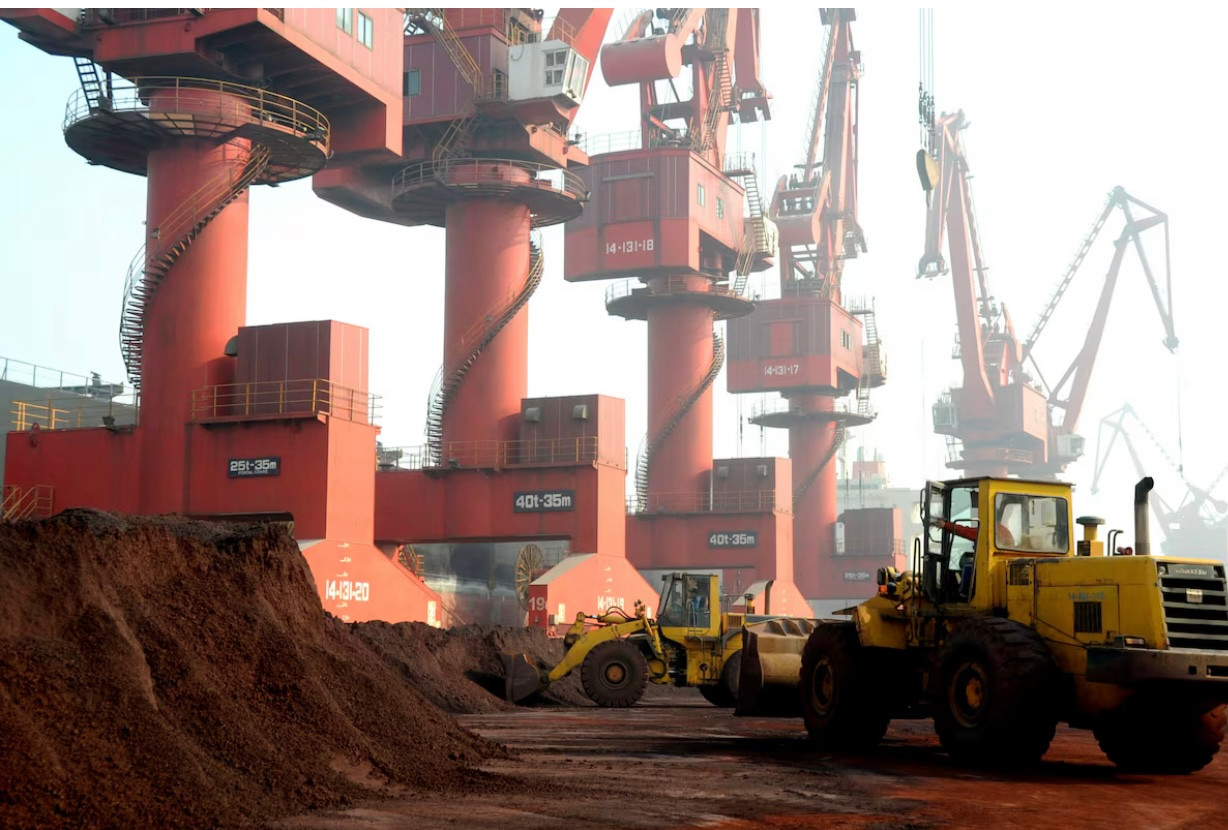 Hoạt động khai thác tại một mỏ đất hiếm Trung Quốc. (Ảnh: Reuters) Hoạt động khai thác tại một mỏ đất hiếm Trung Quốc. (Ảnh: Reuters)