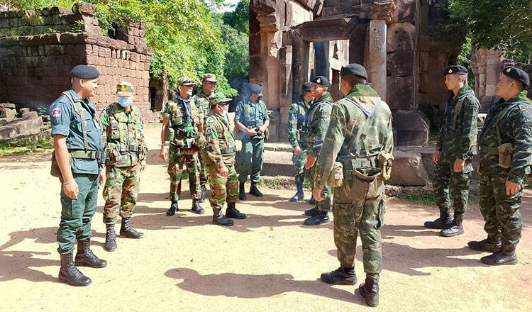 Binh lính Campuchia ở khu vực đền Ta Moam Thom. (Ảnh: Khmer Times) Binh lính Campuchia ở khu vực đền Ta Moam Thom. (Ảnh: Khmer Times)