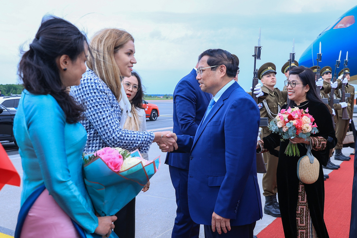 Thủ tướng Phạm Minh Chính và Phu nhân đến thủ đô Tallinn của Estonia. Ảnh: Chinhphu.vn