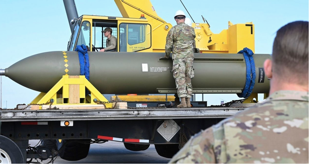 Bức ảnh quả bom phá boongke GBU-57 tại căn cứ không quân Whiteman ở Missouri do Không quân Mỹ công bố ngày 2/5/2023. (Ảnh: AP) Bức ảnh quả bom phá boongke GBU-57 tại căn cứ không quân Whiteman ở Missouri do Không quân Mỹ công bố ngày 2/5/2023. (Ảnh: AP)