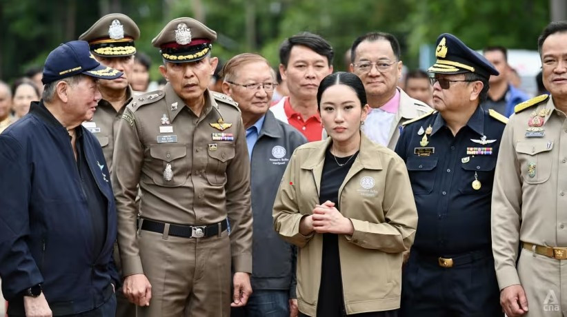 Thủ tướng Thái Lan Paetongtarn Shinawatra cùng Bộ trưởng Quốc phòng Phumtham Wechayachai và Bộ trưởng Nội vụ Anutin Charnvirakul thị sát vùng biên giới ngày 11/6. (Ảnh: CNA)