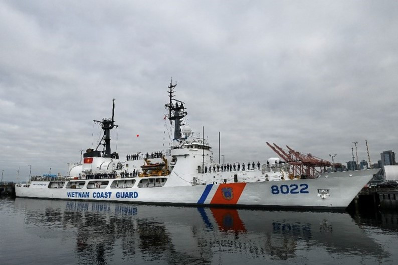 Tàu tuần tra CSB 8022 vừa được bàn giao cho Cảnh sát biển Việt Nam. (Ảnh: ĐSQ Mỹ)