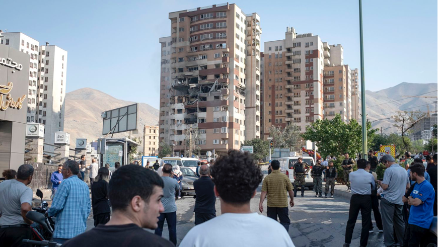 Một toà chung cư ở Tehran hư hại sau vụ tấn công của Israel ngày 13/6. (Ảnh: Getty)