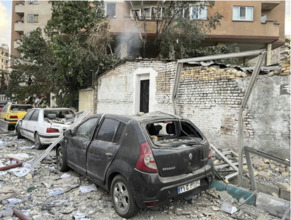 Hình ảnh hiện trường ở Iran sau loạt tấn công của Israel. (Ảnh: Getty) Hình ảnh hiện trường ở Iran sau loạt tấn công của Israel. (Ảnh: Getty)