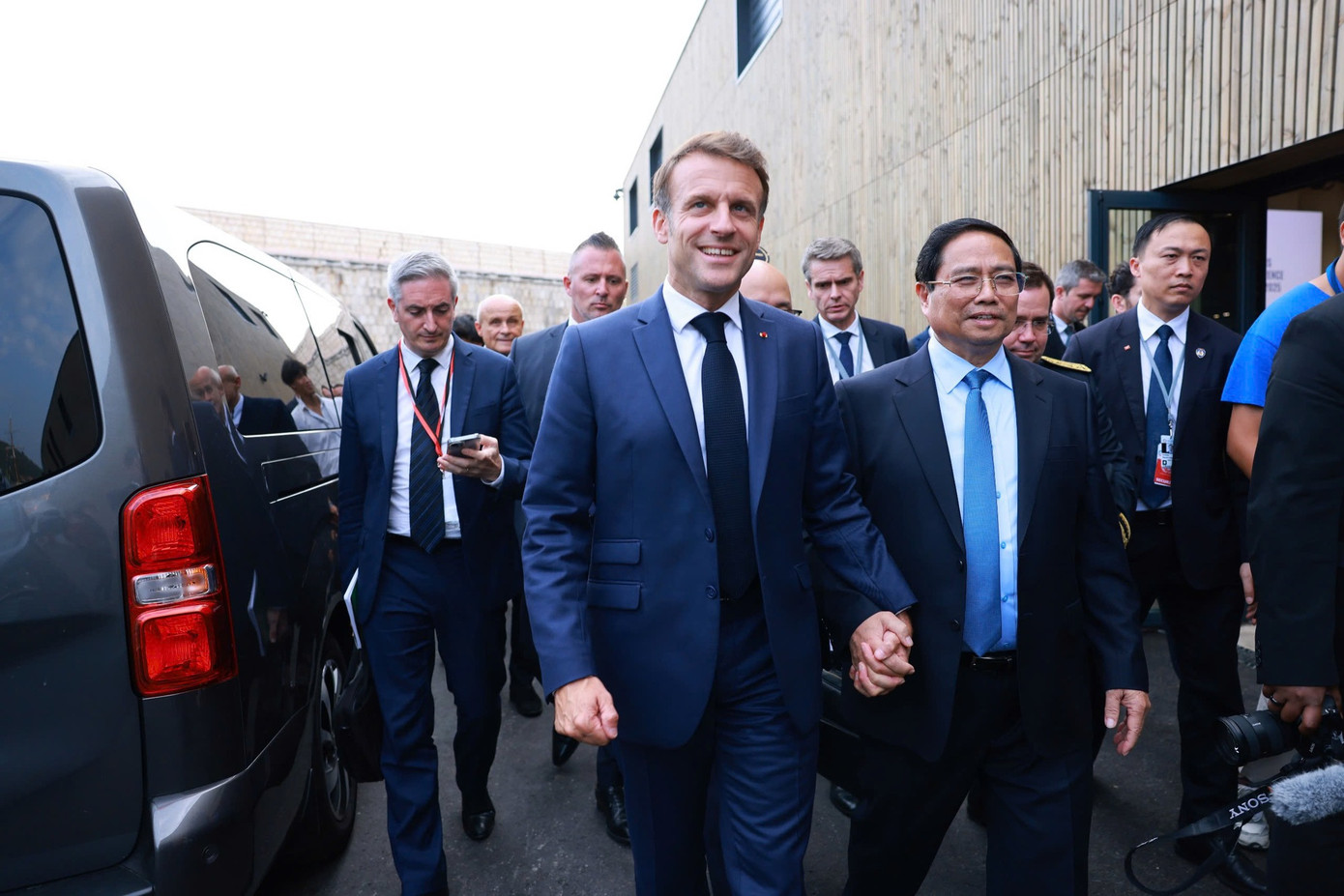 Thủ tướng Phạm Minh Chính và Tổng thống Pháp Emmanuel Macron. Ảnh: VGP