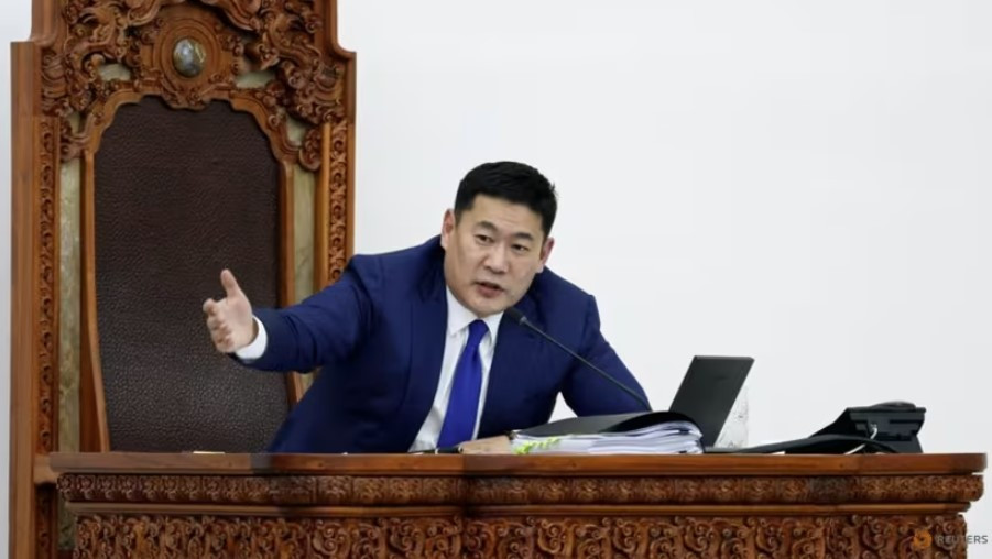 Thủ tướng Mông Cổ Luvsannamsrain Oyun-Erdene phát biểu trước Quốc hội trước khi diễn ra cuộc bỏ phiếu bất tín nhiệm ngày 2/6. (Ảnh: Reuters) Thủ tướng Mông Cổ Luvsannamsrain Oyun-Erdene phát biểu trước Quốc hội trước khi diễn ra cuộc bỏ phiếu bất tín nhiệm ngày 2/6. (Ảnh: Reuters)