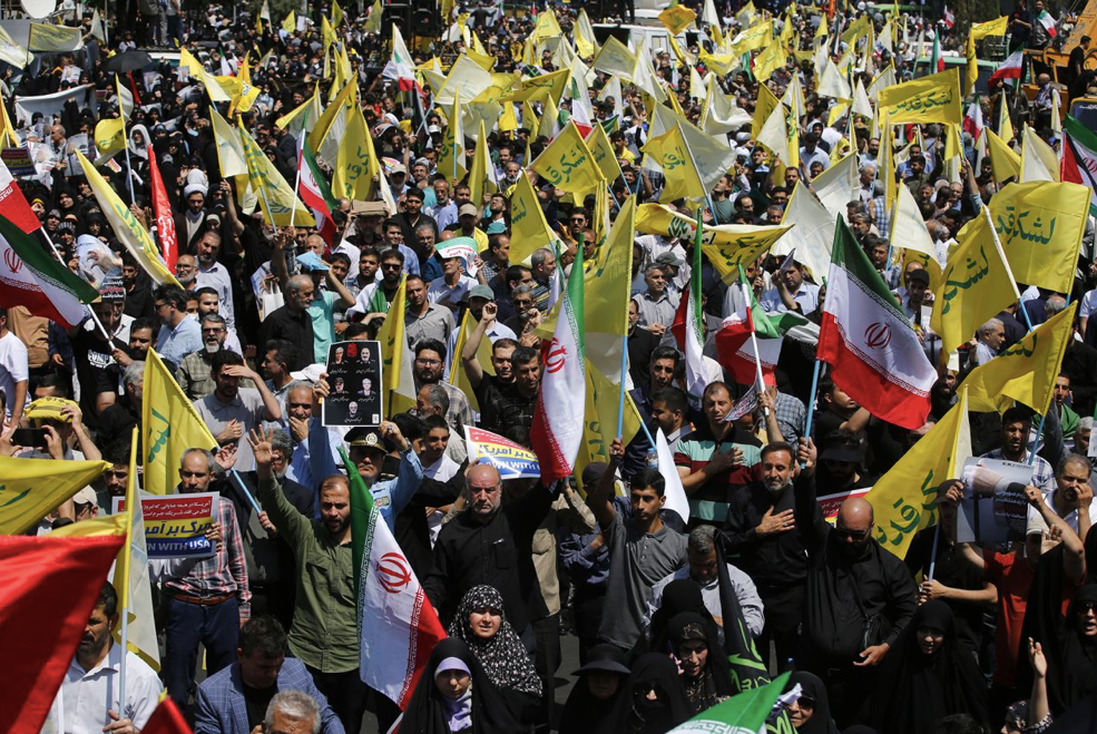 Người Iran biểu tình ở thủ đô Tehran để kêu gọi tấn công trả đũa Israel. (Ảnh: Anadolu) Người Iran biểu tình ở thủ đô Tehran để kêu gọi tấn công trả đũa Israel. (Ảnh: Anadolu)