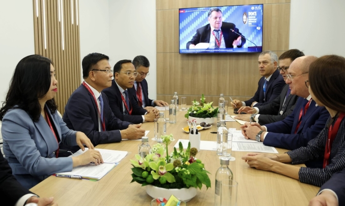 Phó Thủ tướng Lê Thành Long trong cuộc tiếp lãnh đạo Gazprom. Ảnh: VGP.