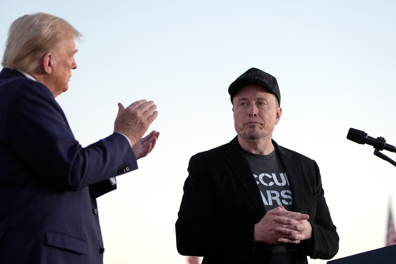 Ông Trump và tỷ phú Elon Musk trong sự kiện ngày 5/10/2024. (Ảnh: AP)
