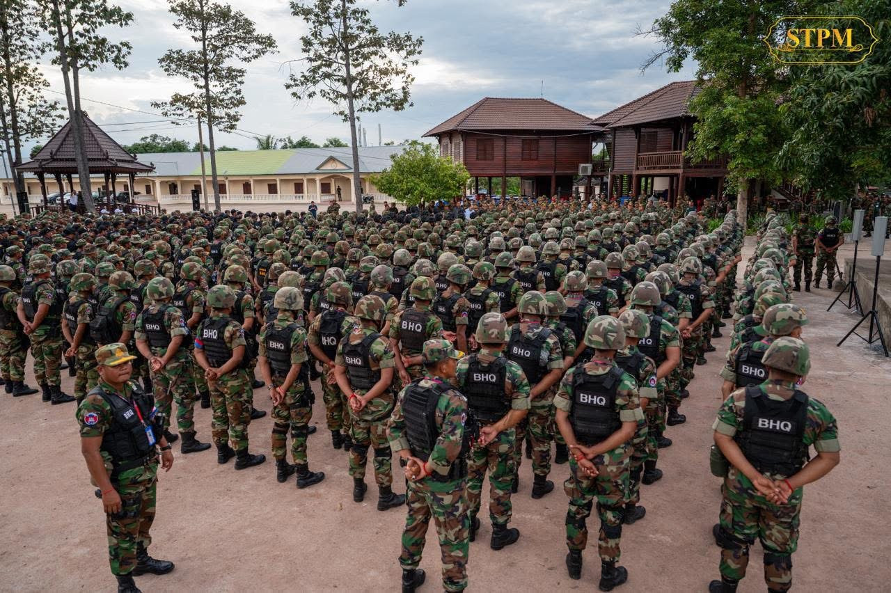 Hình ảnh lực lượng tuyến đầu ở Preah Vihear đón Thủ tướng Campuchia Hun Manet đến thăm. (Nguồn: Fb)
