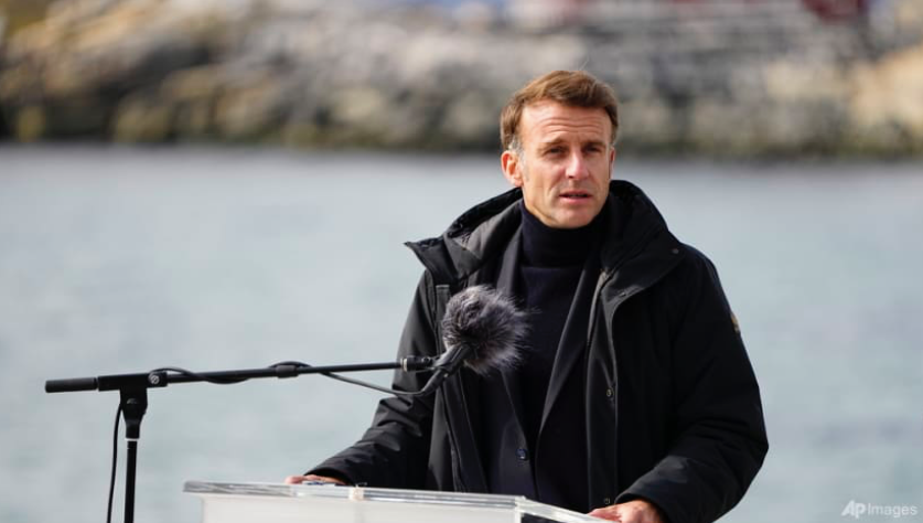 Tổng thống Pháp Emmanuel Macron phát biểu tại cuộc họp báo ở Nuuk, Greenland, ngày 15/6. (Ảnh: AP)