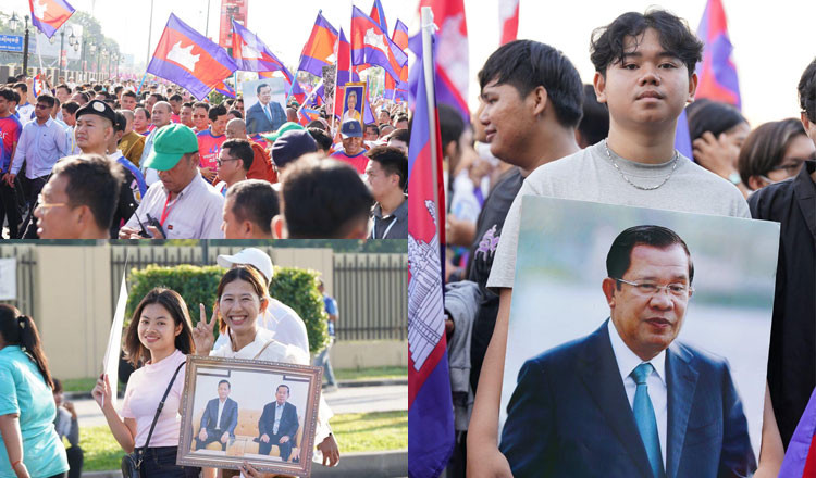 Đám đông cầm ảnh Chủ tịch Thượng viện Campuchia Hun Sen và Thủ tướng Hun Manet trong cuộc tuần hành ở Phnom Penh, ngày 18/6. (Ảnh: Khmer Times)