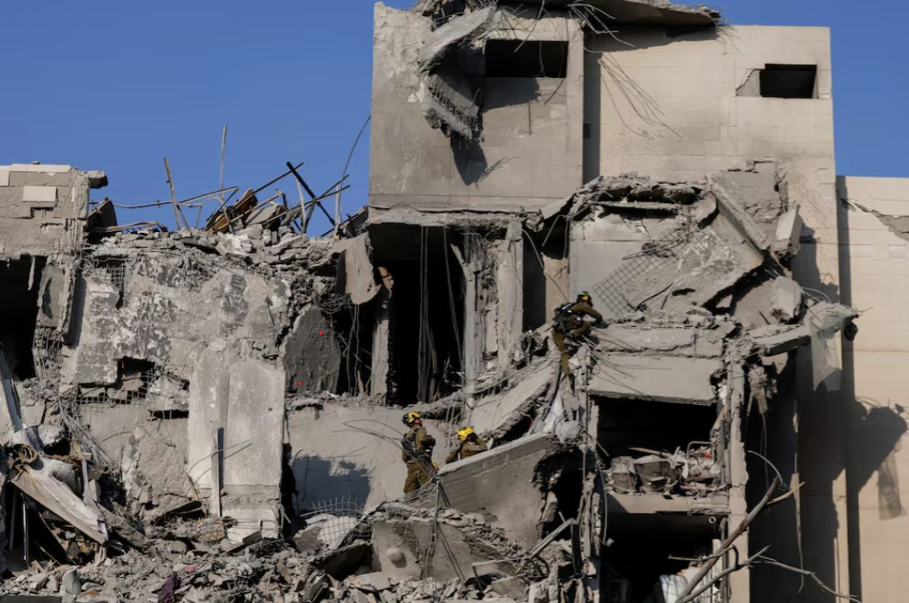 Một địa điểm của Israel trúng tên lửa Iran ngày 24/6. (Ảnh: Reuters) Một địa điểm của Israel trúng tên lửa Iran ngày 24/6. (Ảnh: Reuters)