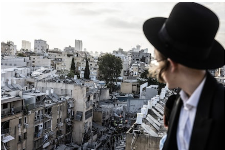 Một khu vực của Israel bị tàn phá sau đòn tấn công của Iran. (Ảnh: Washington Post) Một khu vực của Israel bị tàn phá sau đòn tấn công của Iran. (Ảnh: Washington Post)