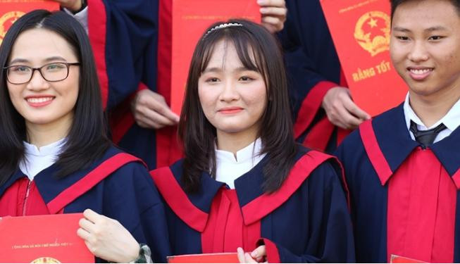 Với 30 điểm 3 môn thi khối B, nữ sinh Võ Thị Kim Anh (học sinh lớp 12 Toán 1 của trường THPT chuyên Hà Tĩnh, tỉnh Hà Tĩnh) trở thành thủ khoa cả nước kỳ thi tốt nghiệp THPT 2021.