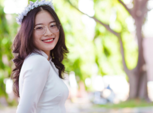 Bùi Thị Ngọc Quỳnh (học sinh lớp 12A1, Trường THPT Chuyên Nguyễn Tất Thành, tỉnh Kon Tum) - thủ khoa khối D năm nay.