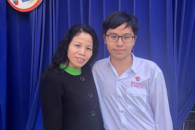 Bùi Quốc Bảo (lớp 12D1 Trường THPT Lý Tự Trọng, TP Nha Trang, Khánh Hòa) đạt 29,25 điểm là đồng thủ khoa khối C toàn quốc.