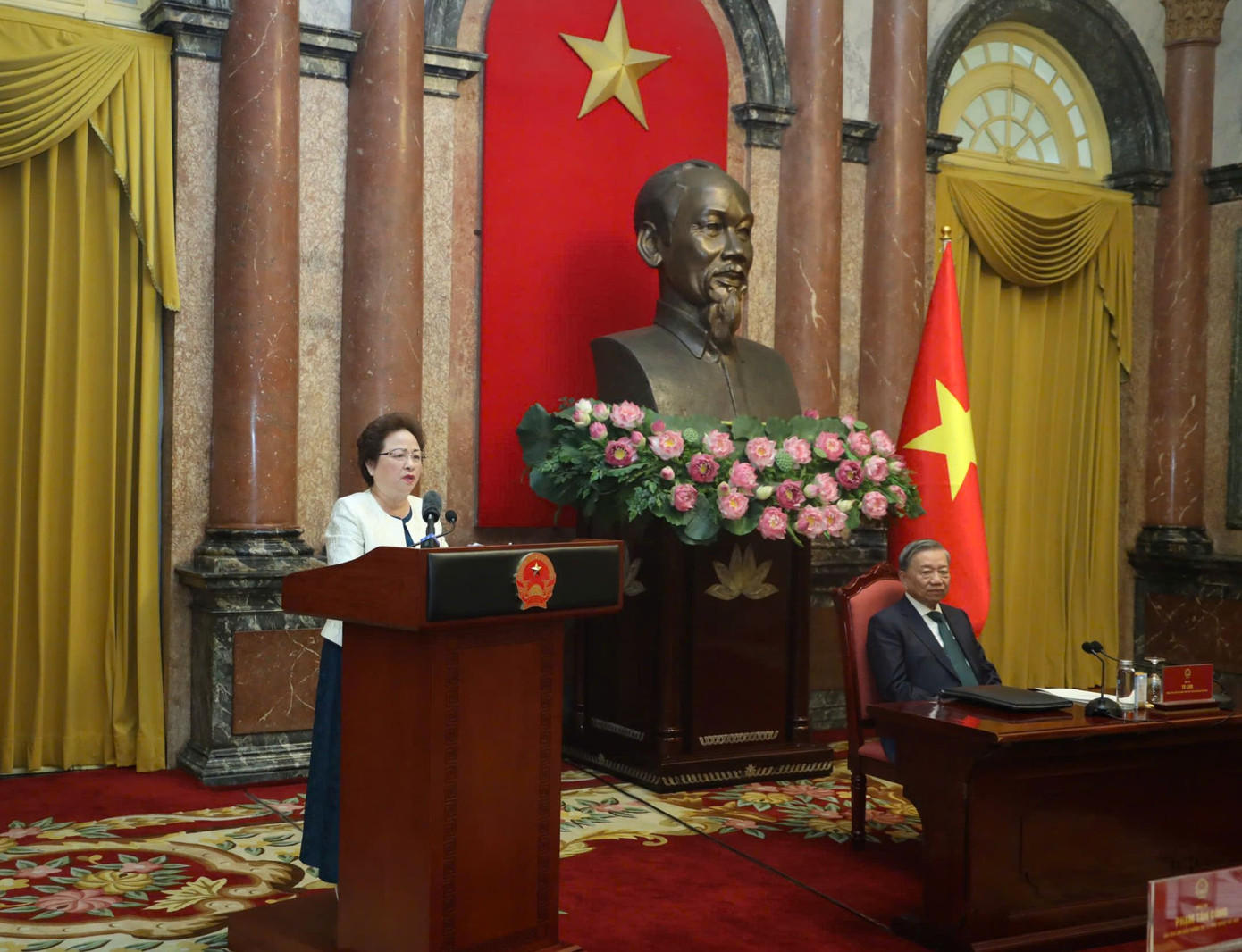 Doanh nhân Nguyễn Thị Nga phát biểu ý kiến tại buổi gặp mặt